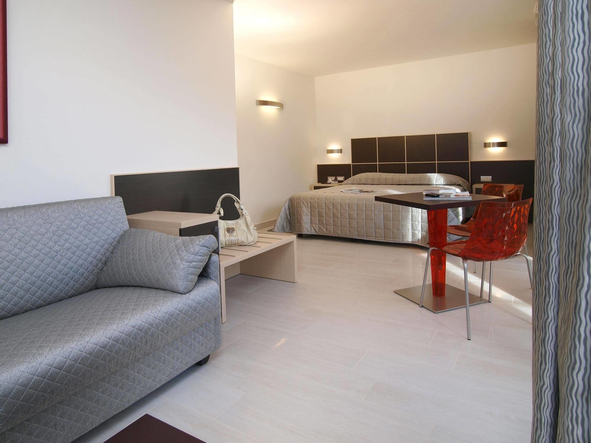 Hotel Garni Corallo Торболе Экстерьер фото