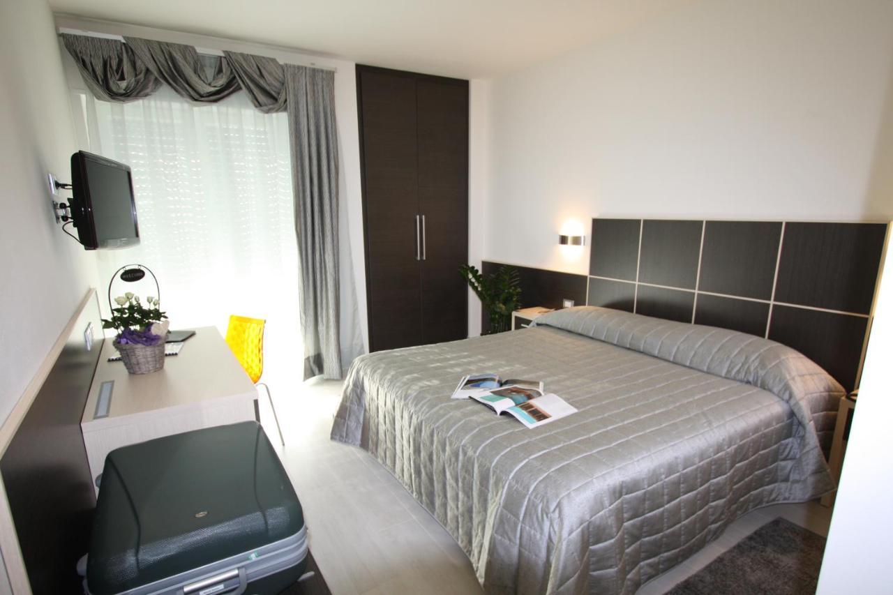 Hotel Garni Corallo Торболе Экстерьер фото