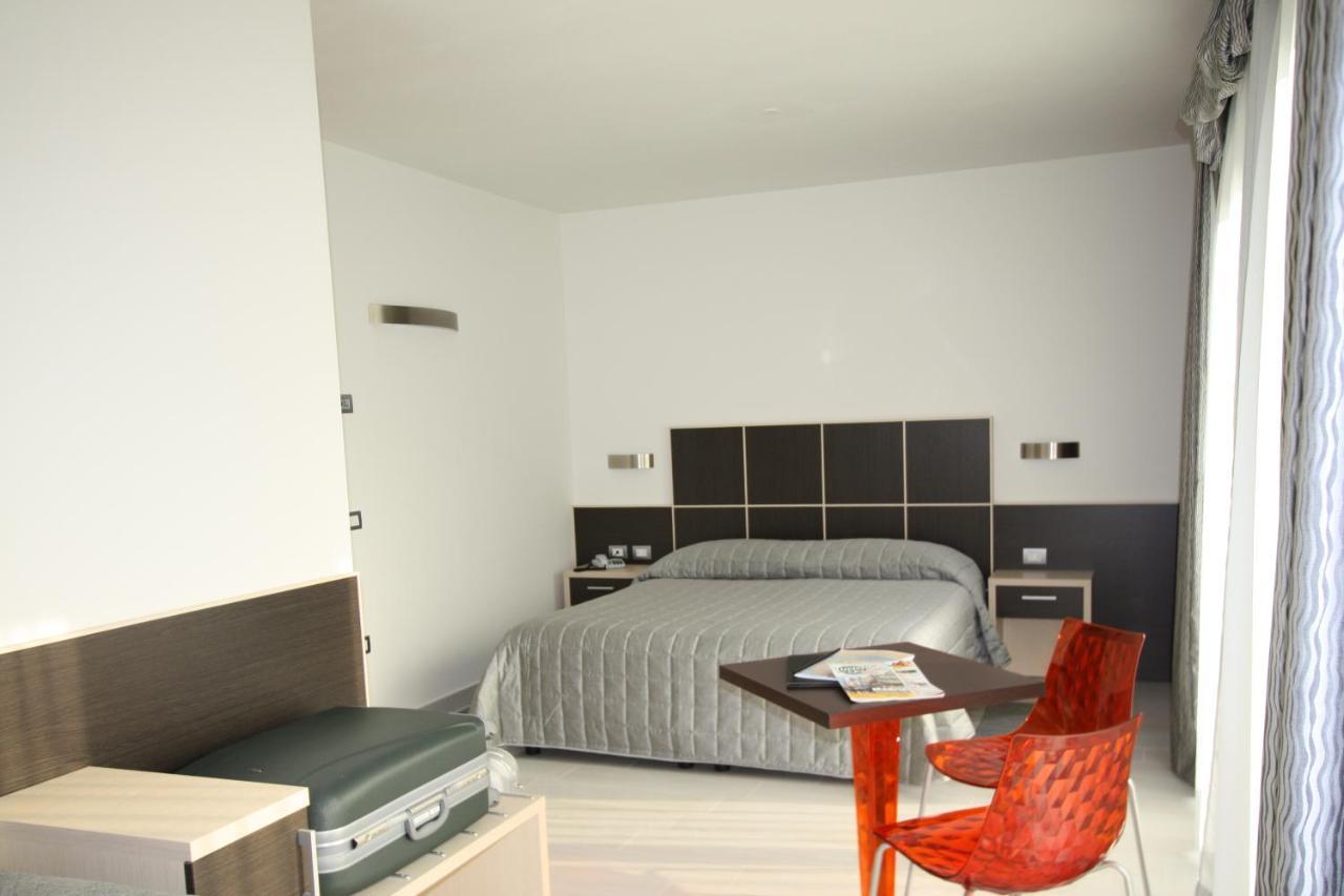 Hotel Garni Corallo Торболе Экстерьер фото